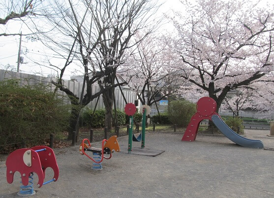 東大泉公園の子供向け遊具